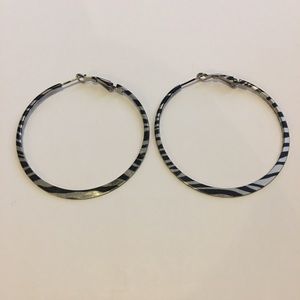 ⭐️ 3 for $10 - Fun, animal print hoop earrings